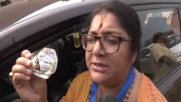 Trinamool booth agent caught red-handed asking people to vote for Rachana Banerjee: Locket Chatterjee